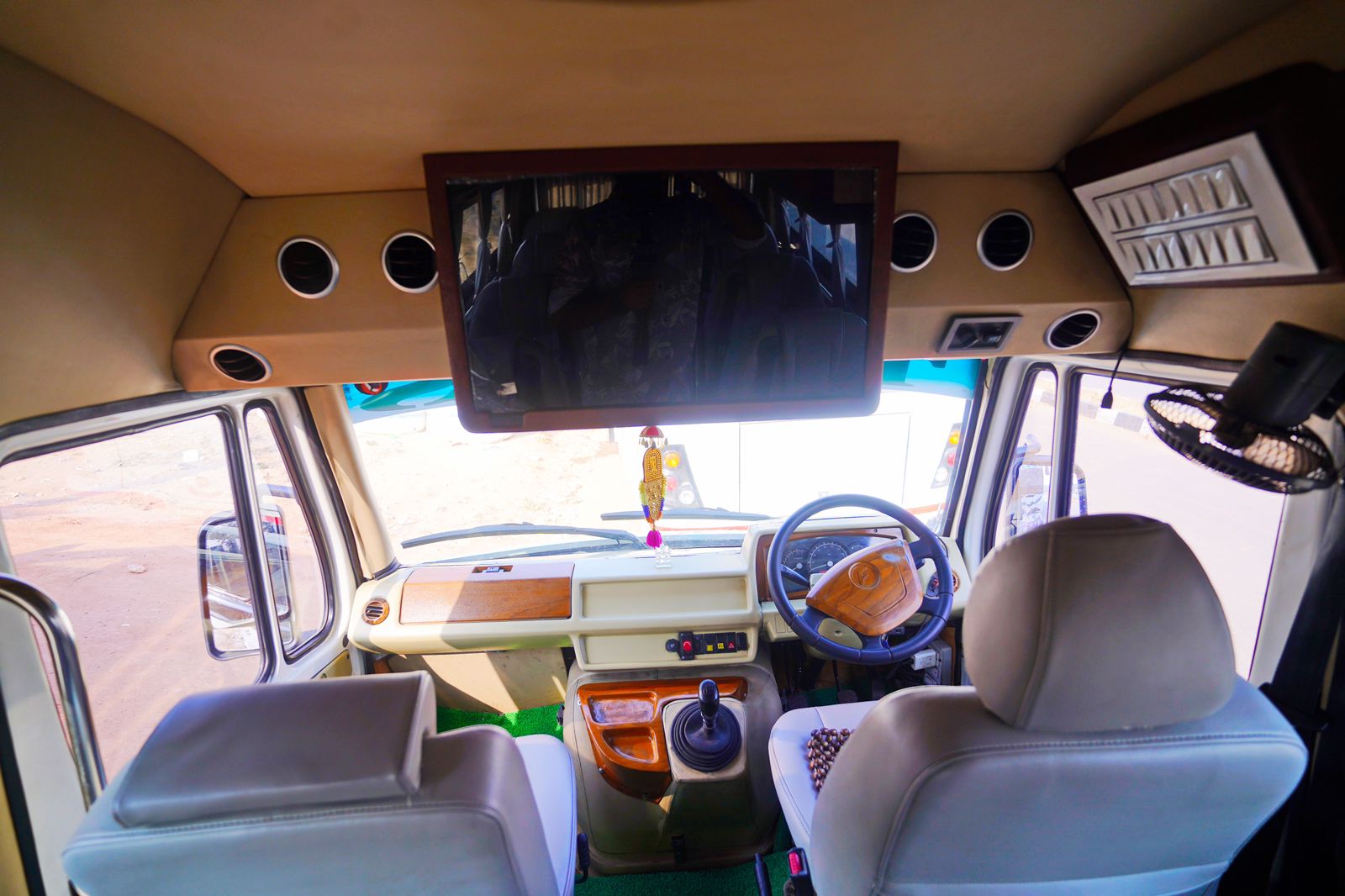 8 Seater Tempo Traveller on Rent in Bangalore - Starts @ Rs 25/Per Km