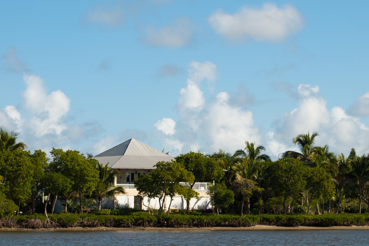 When To Hire A General Contractor In Sanibel Island For Your Project | Author Sam Blake | Sociomix