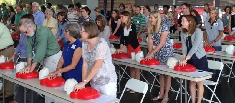 CPR Certification in Texas: Online vs In-Person