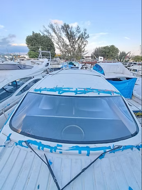 Signs You Need Glass Repair in Fort Lauderdale Before Your Next Storm