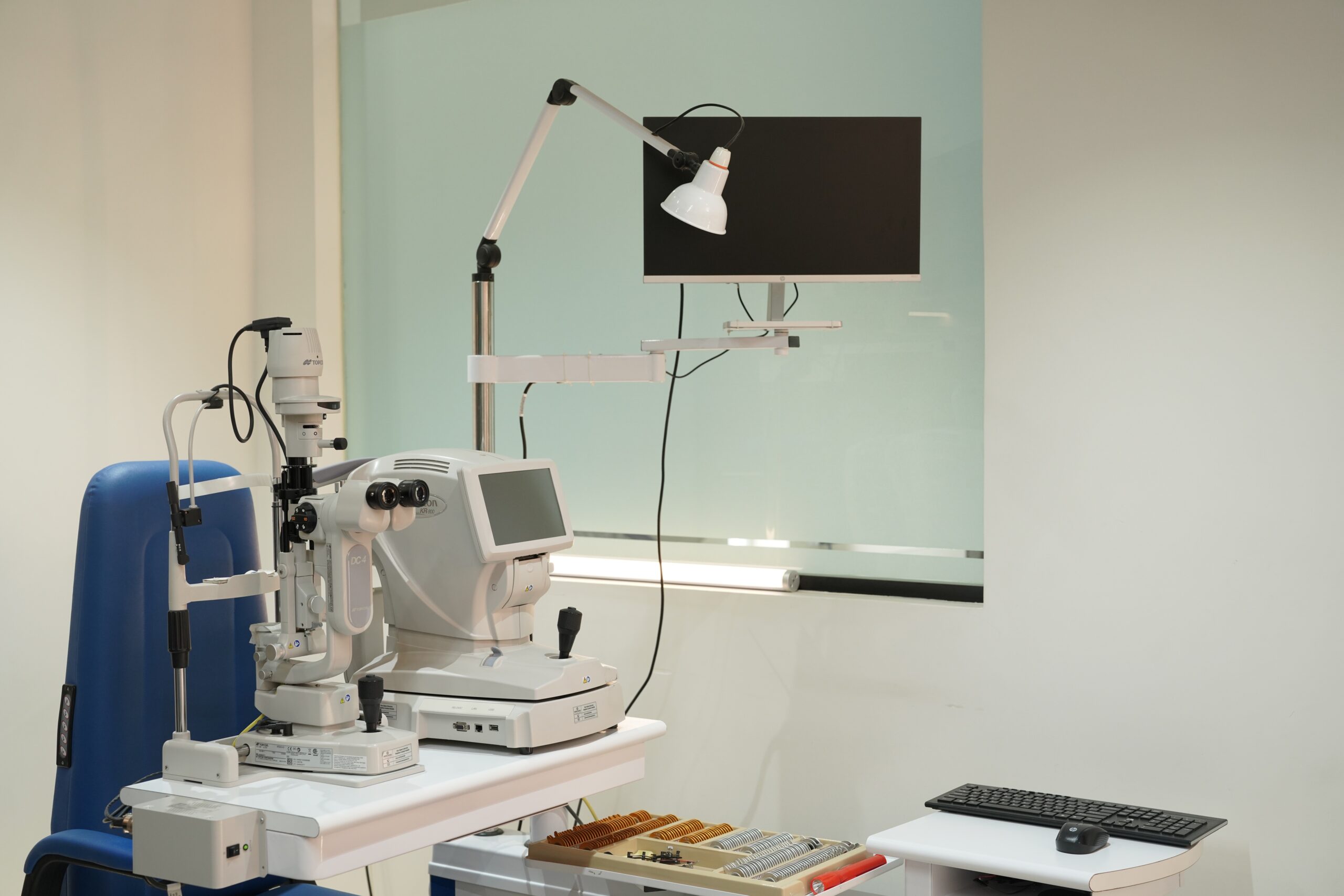 Signs That You Need to Visit an Eye Treatment Hospital - Monu