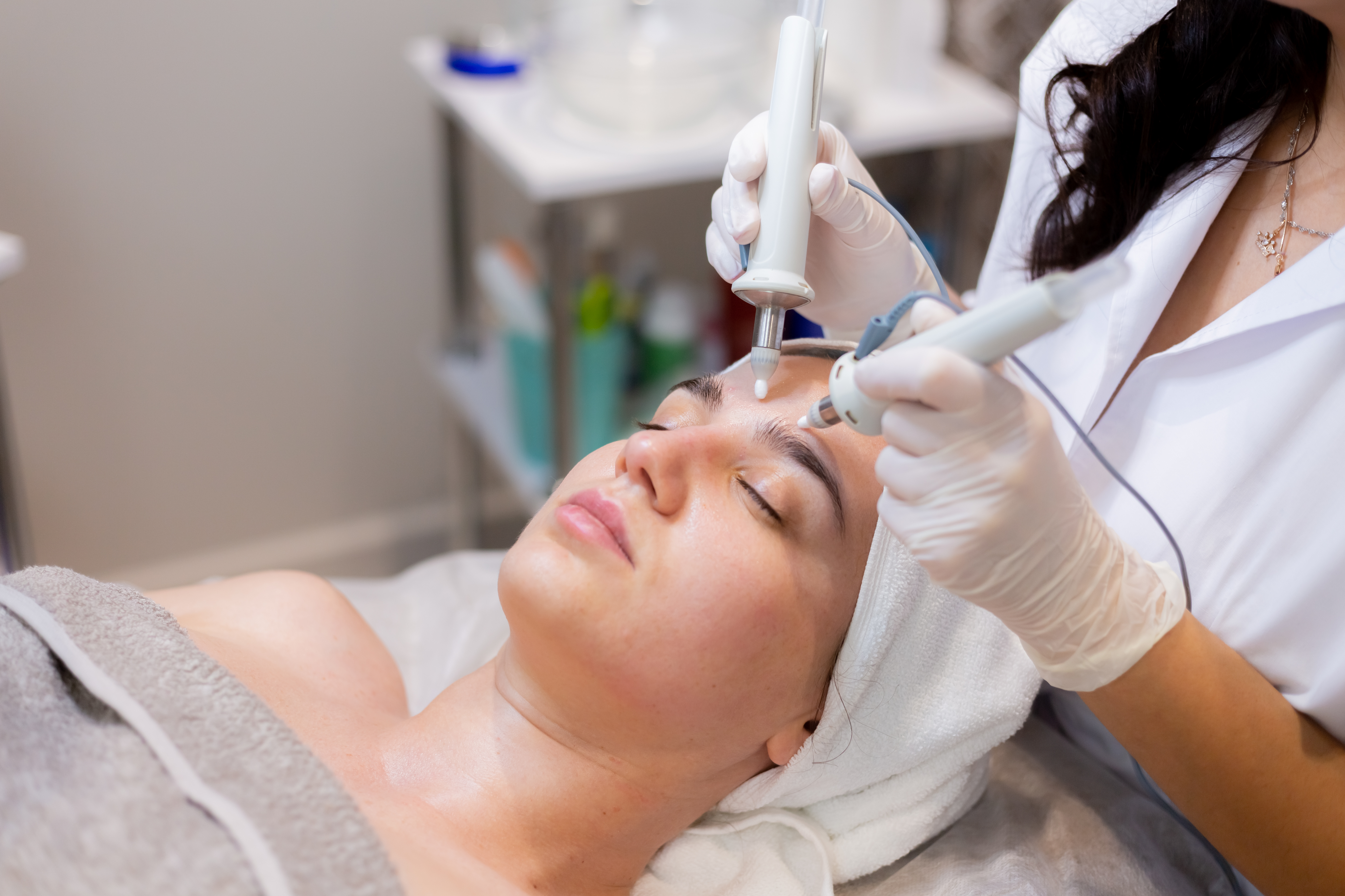 Dermaplaning Facial Near Me: Your Guide to Smooth, Glowing Skin – BrowLush