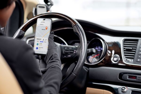 Which Caroline Springs Taxi Service Is Best for Airport Trips?