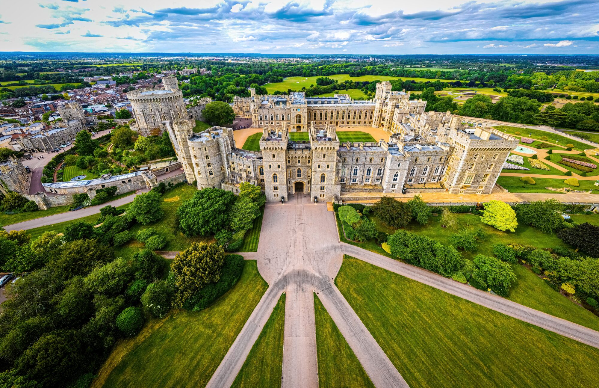 Windsor Castle, Stonehenge & Salisbury - Britway Airport Transfer