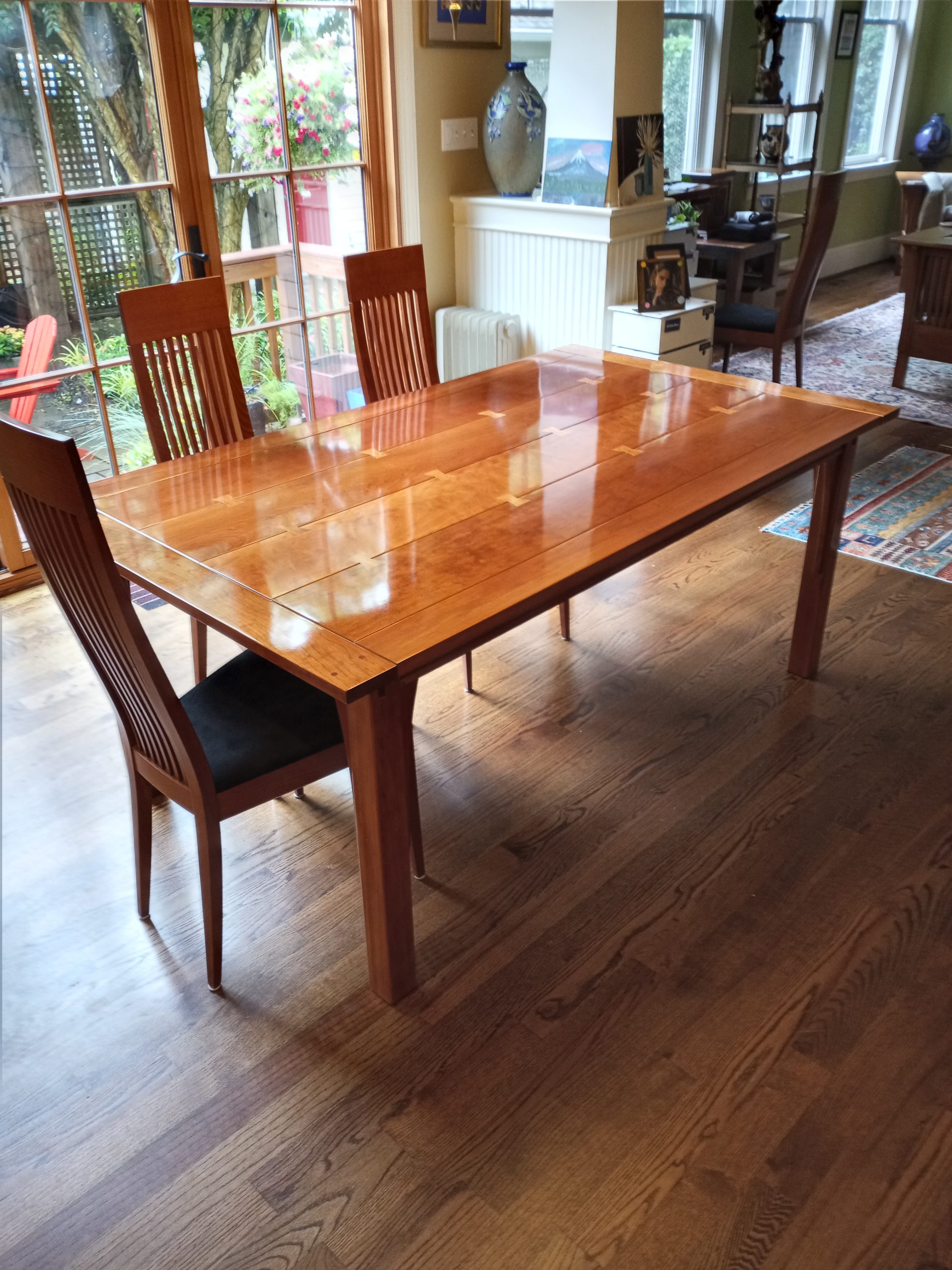 Wood Table Repair: How Professionals Restore the Shine of Old Wooden Tables - Harry Johnson