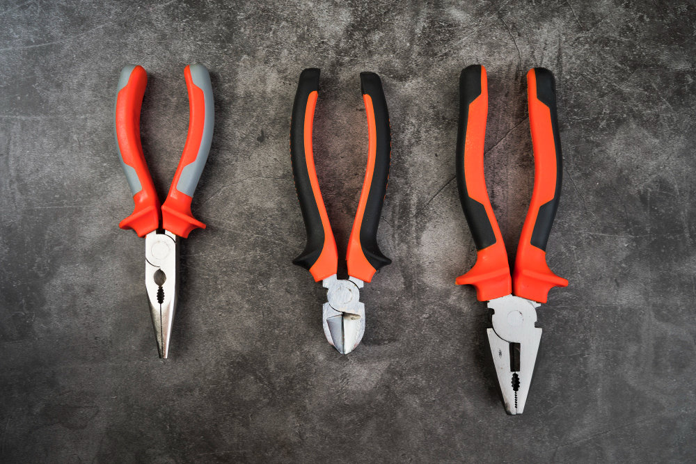 What Are Combination Pliers and Why Are They Essential for Efficient Repair Tasks?