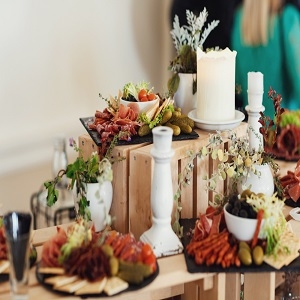 How to Make the Ideal Grazing Table for Birthday Parties and Bridal Shows