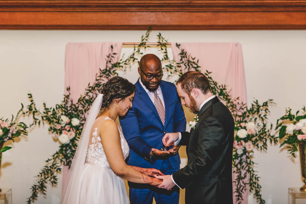 Reasons to invest in the services of the best wedding ceremony officiant - BlogPulseGuru