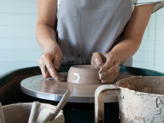 A Beginner's Guide to Buying a Pottery Wheel | Ways To