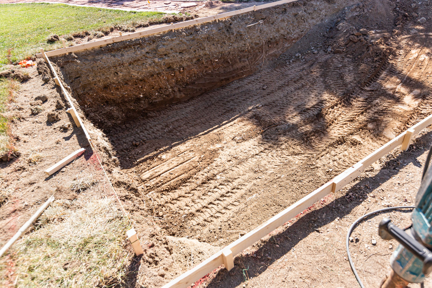 Step-by-Step Fiberglass Pool Installation Process | Ocean Blue