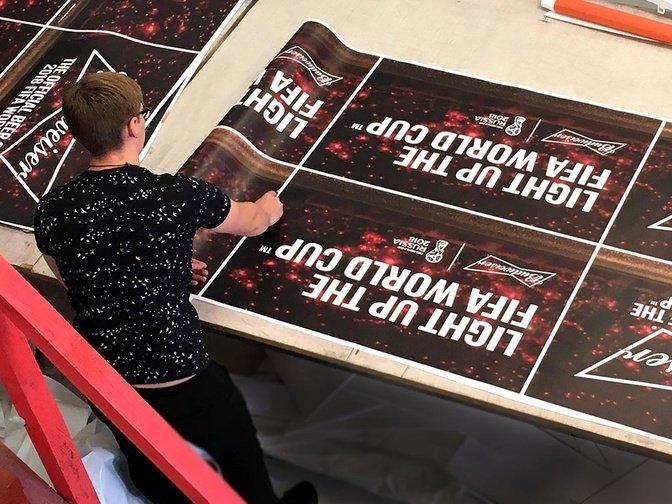 Wallpaper Vs Wall Vinyl: Which Is Right For Your Business? | Articles | Promo Signs | Gan Jing World - Technology for Humanity | Video & Movie Streaming
